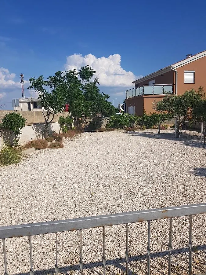 Apartment Sunshine Vir 0*,